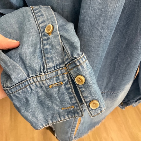 Anthropologie Cloth & Stone Chambray Button Down denim western boho summer layer - Picture 9 of 16